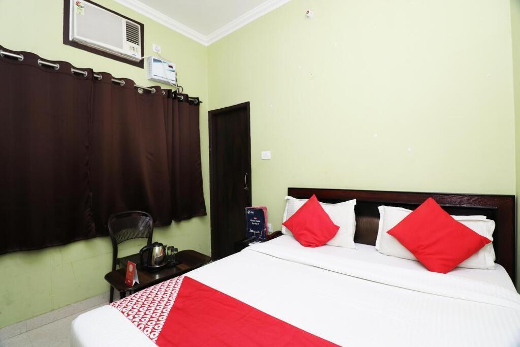 Hotel Blue Star Varanasi Exteriör bild