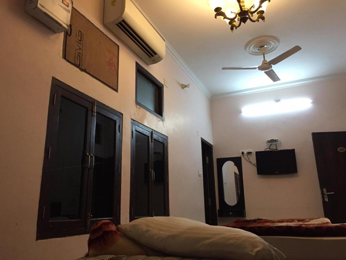 Hotel Blue Star Varanasi Exteriör bild