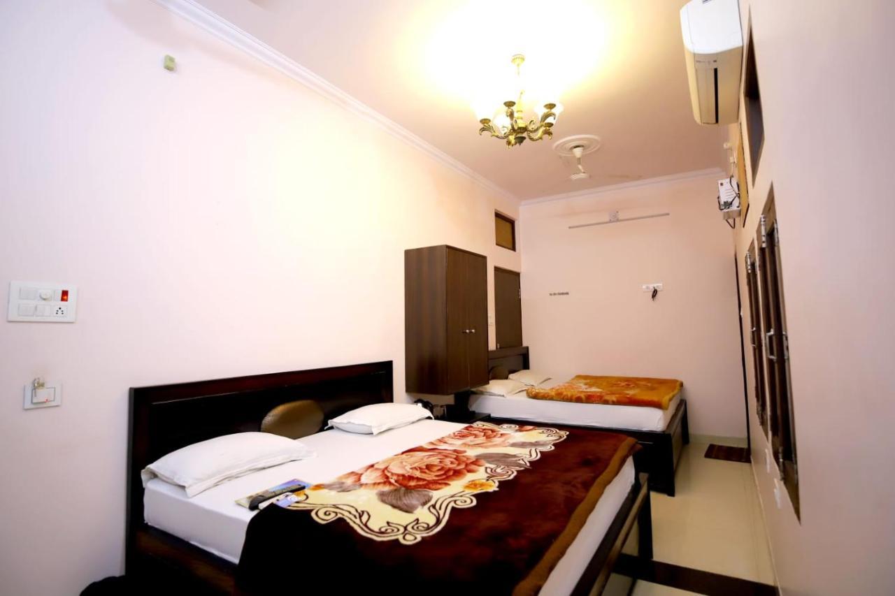 Hotel Blue Star Varanasi Exteriör bild