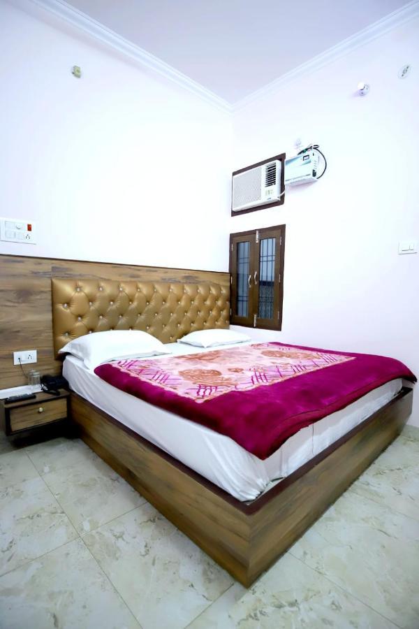 Hotel Blue Star Varanasi Exteriör bild