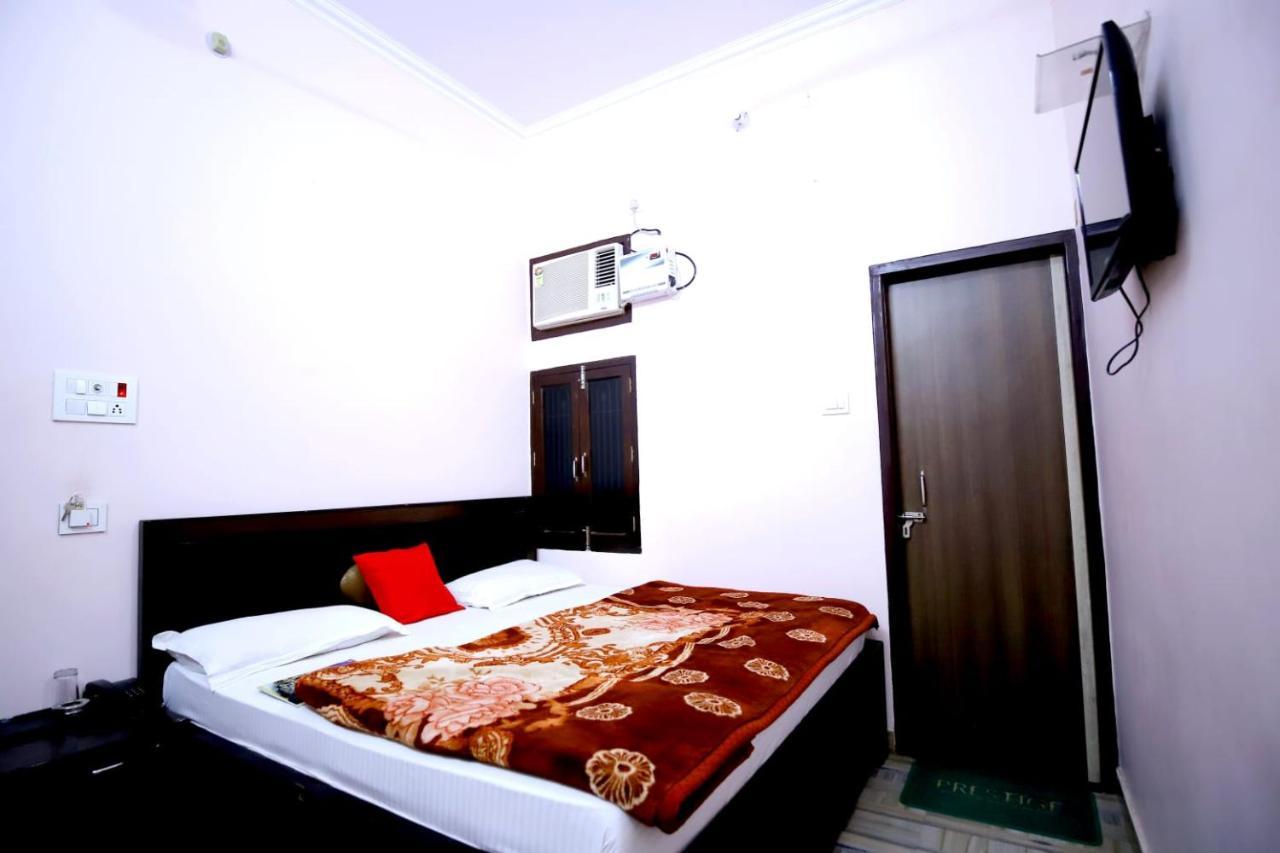 Hotel Blue Star Varanasi Exteriör bild