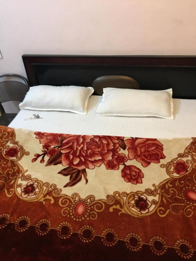 Hotel Blue Star Varanasi Exteriör bild