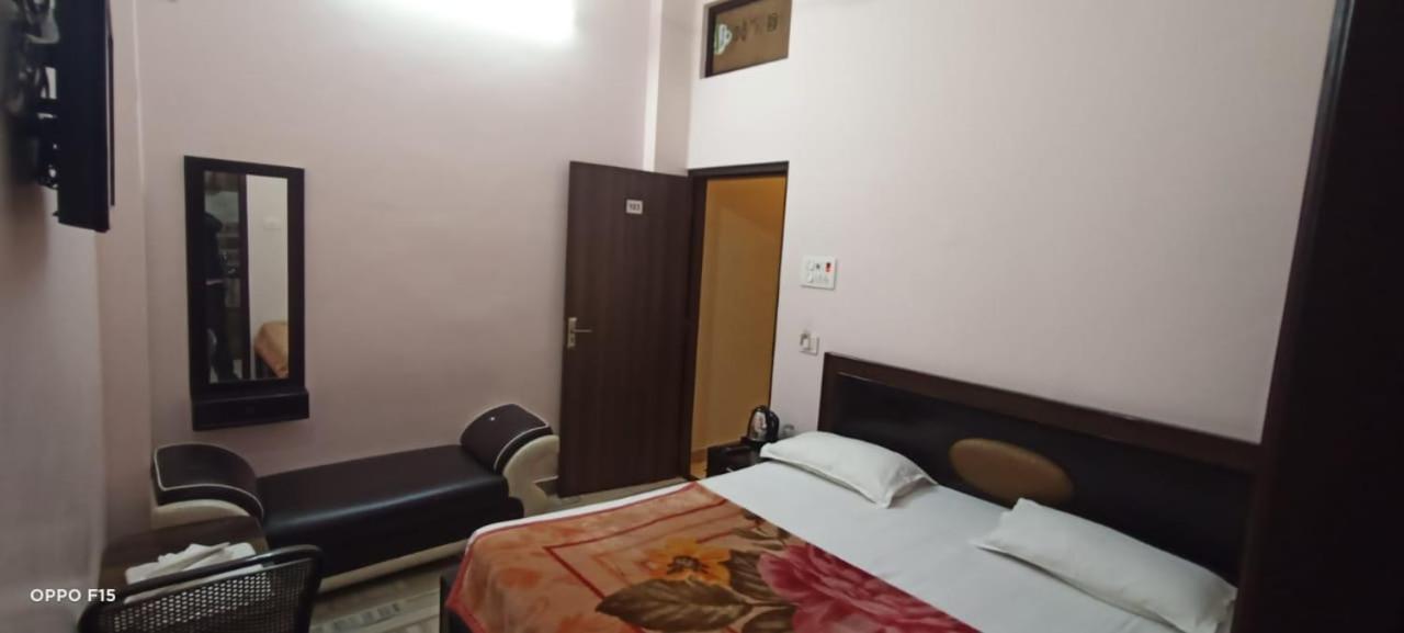 Hotel Blue Star Varanasi Exteriör bild