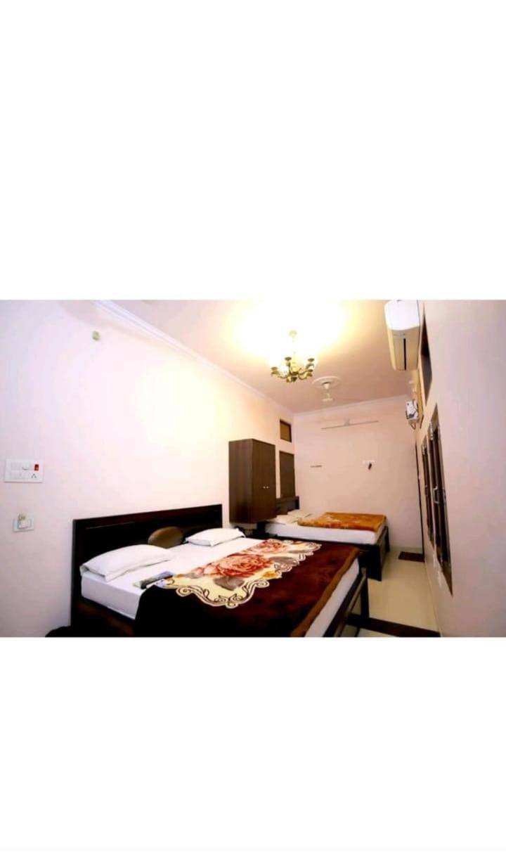 Hotel Blue Star Varanasi Exteriör bild